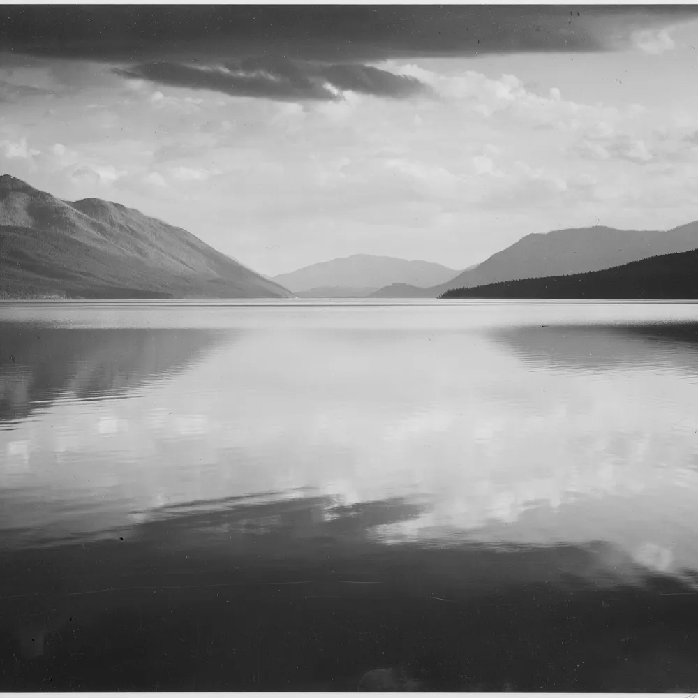 Ansel Adams, „Evening, McDonald Lake, Glacier National Park," Montana, 1933–1942. National Archives (NARA 519861).